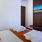 Avenida De 3*
