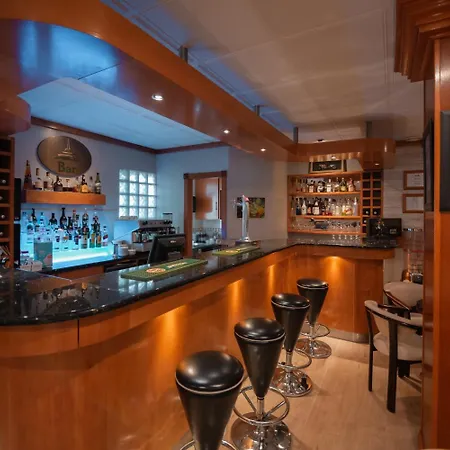 アベニーダ デ 3*