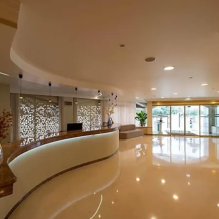 Avenida De 3*