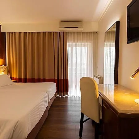 Avenida De Hotel 3*