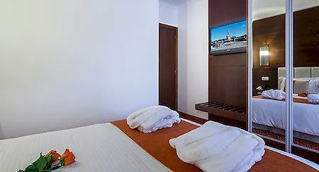 Avenida De 3*